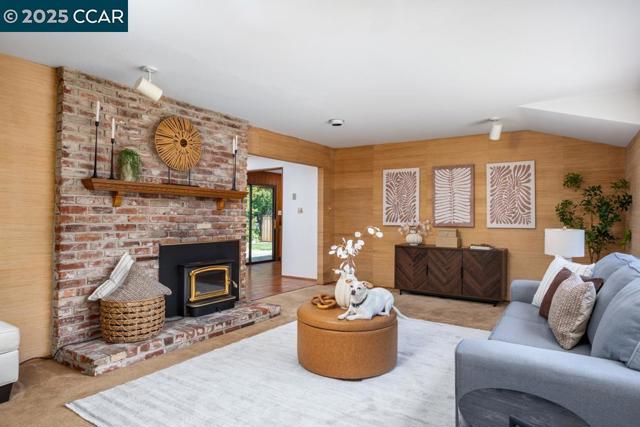 216 Castle Glen Rd, Walnut Creek CA: https://media.crmls.org/mediaz/362dd675-844f-4dcd-809c-e502f2adf88d.jpg