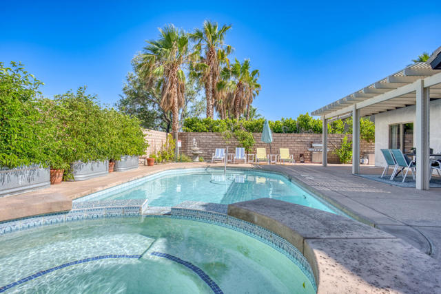 2312 Shannon Way, Palm Springs CA: https://media.crmls.org/mediaz/362e7d7e-b972-4381-8981-257f5ed6313b.jpg
