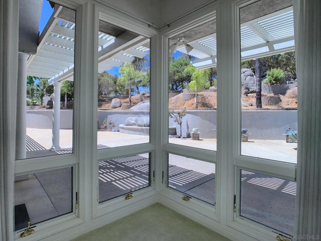 MLS #250034393SD img 23