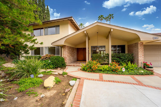 5324 Felice Place, Woodland Hills CA: https://media.crmls.org/mediaz/362e8c8d-dcbf-46be-81bd-cf5279b04ead.jpg
