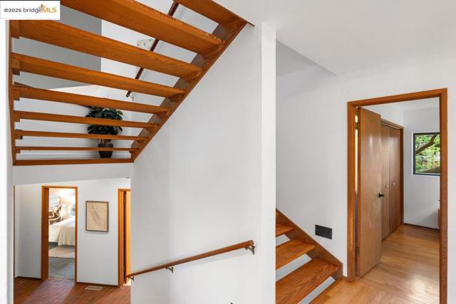 2112 Manzanita Dr, Oakland CA: https://media.crmls.org/mediaz/362e9d95-3203-40a9-b30f-63391d4c9f4c.jpg