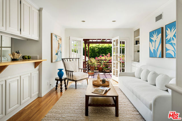 1475 Edris Drive, Los Angeles CA: https://media.crmls.org/mediaz/362ffb31-4f9b-4673-9b36-97cf8816e82f.jpg