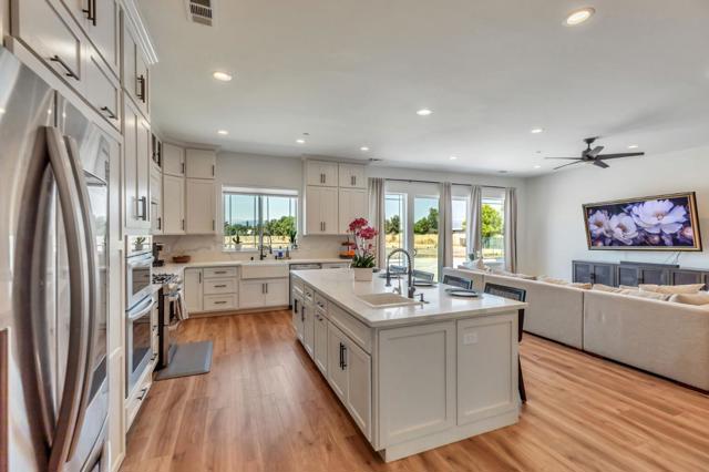 10055 Foothill Avenue, Gilroy CA: https://media.crmls.org/mediaz/36306b0c-2e6d-4680-b5fc-bb5fdf2e1495.jpg
