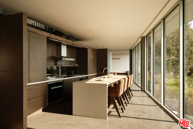 2500 Briarcrest Road, Beverly Hills CA: https://media.crmls.org/mediaz/363078d0-1253-4937-95ea-6e96feb0641b.jpg