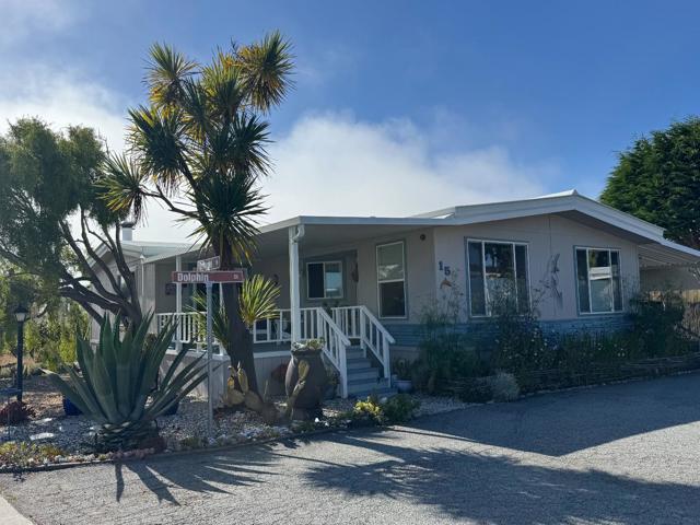 15 Dolphin Court, Half Moon Bay CA: https://media.crmls.org/mediaz/36309e8b-4f15-48c0-a5d1-1d63380bcbfe.jpg