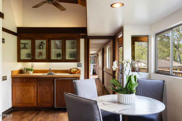 Detail Gallery Image 24 of 77 For 4254 Chevy Chase Dr, La Canada Flintridge,  CA 91011 - 6 Beds | 4 Baths