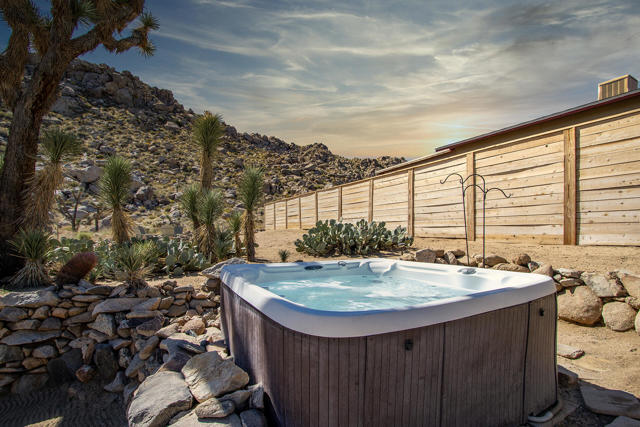61093 Prescott Trail, Joshua Tree CA: https://media.crmls.org/mediaz/3630f9cd-7f68-4928-9388-d76d54e24917.jpg