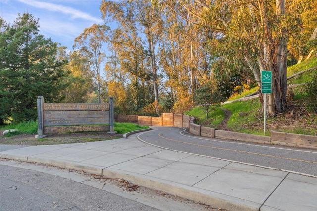 304 Harbor Drive, Santa Cruz CA: https://media.crmls.org/mediaz/363132f4-0e72-4619-82b9-1a613c36a55b.jpg