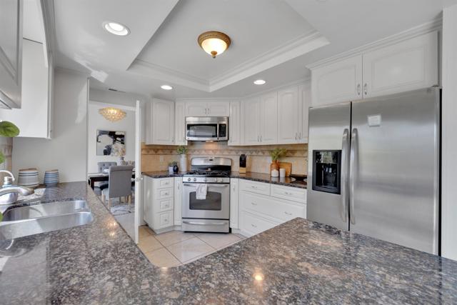 9959 Riverhead Dr, San Diego CA: https://media.crmls.org/mediaz/3631597a-424e-4475-b143-c5769a84b94b.jpg