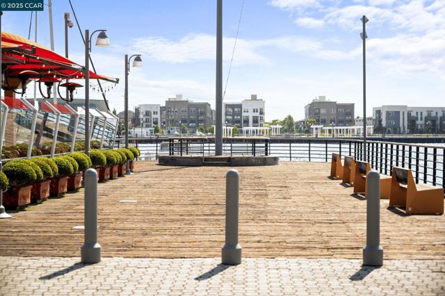 814 20th Street, Oakland CA: https://media.crmls.org/mediaz/36319d98-b003-439d-9294-d86e8d27cc84.jpg