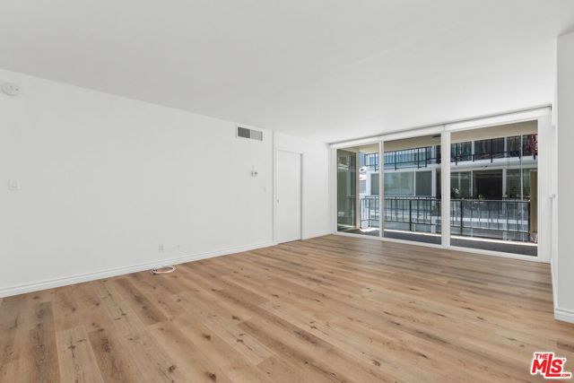 9950 Durant Drive, Beverly Hills CA: https://media.crmls.org/mediaz/3631c428-ad46-430f-a746-93520e6e4fcf.jpg