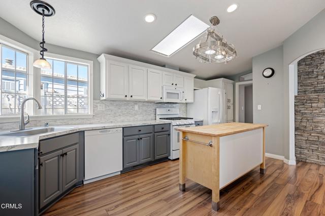 Detail Gallery Image 11 of 38 For 157 Keats Cir #157,  Ventura,  CA 93003 - 3 Beds | 2 Baths