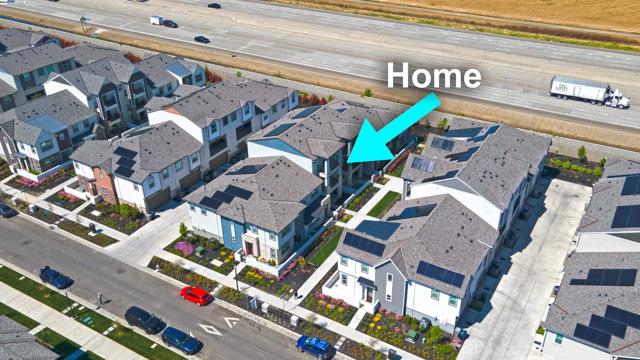 3062 Beaded Mist Walk, Sacramento CA: https://media.crmls.org/mediaz/36322ddc-8ea2-48c7-82fb-b065691d2d35.jpg