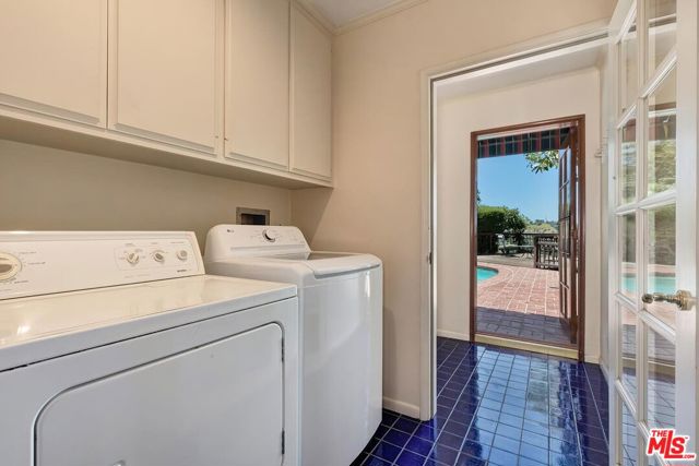 13490 Firth Drive, Beverly Hills CA: https://media.crmls.org/mediaz/3632895f-cdc6-4291-9d5a-7a78c81706b1.jpg