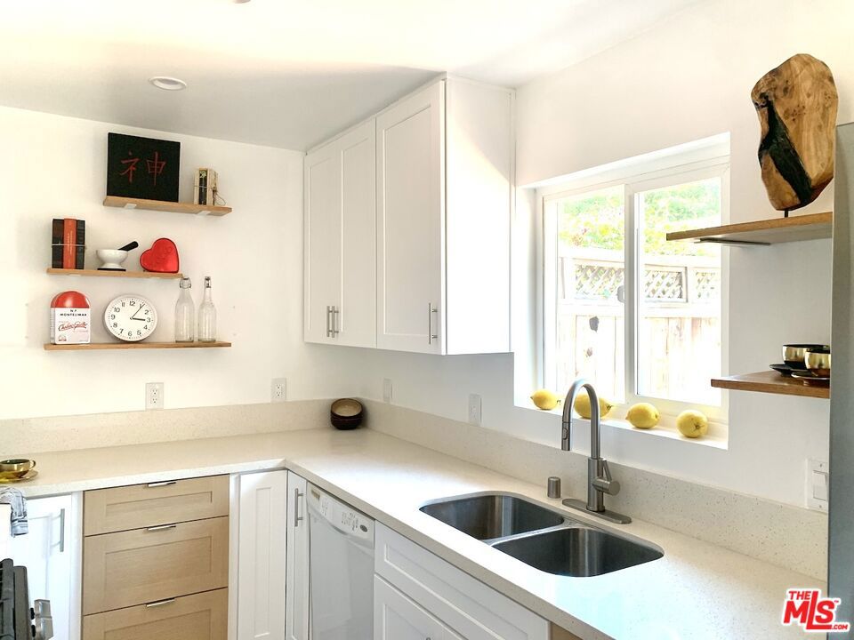 11138 Aqua Vista Street #60