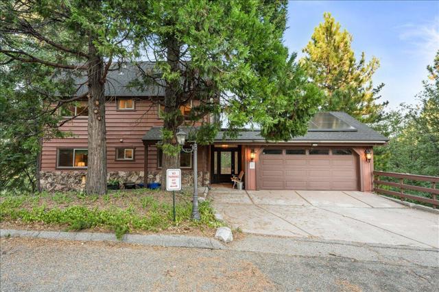 27621 Cedarwood Drive, Lake Arrowhead CA: https://media.crmls.org/mediaz/36338e8f-1fa4-40ae-b101-2289fd82b119.jpg