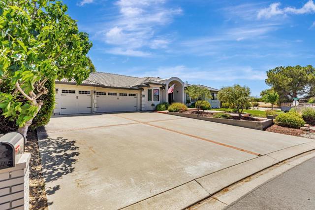 640 S Ridgemark Drive, Hollister CA: https://media.crmls.org/mediaz/3634a2d9-3296-4682-9f42-4669394b7e2d.jpg
