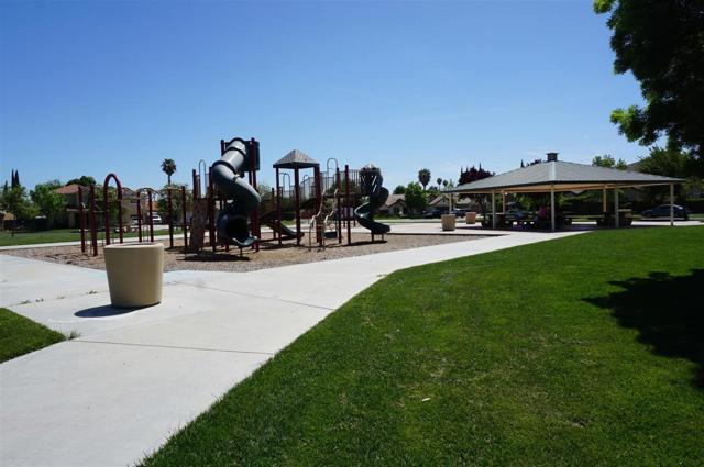 334 Honeybell Street, Los Banos CA: https://media.crmls.org/mediaz/3635145e-f160-4bd6-b4d6-94c8bc4f27ef.jpg