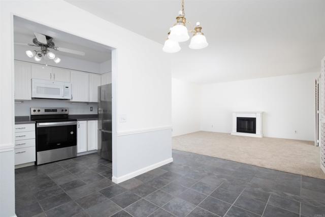 4402 Shearwater Way, Oceanside CA: https://media.crmls.org/mediaz/36351822-a954-481c-a1e7-37b565546e41.jpg
