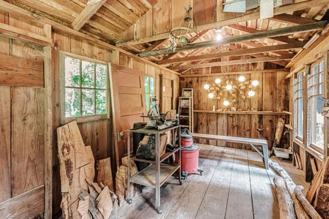 855 Dearborn Park Road, Pescadero CA: https://media.crmls.org/mediaz/36353a15-7399-486f-93a2-540cda8a5b23.jpg