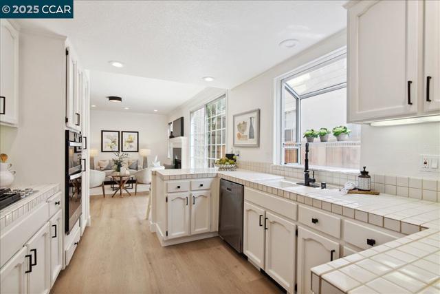 1666 Brush Creek Pl, Danville CA: https://media.crmls.org/mediaz/36353e8c-96b3-4c1b-891c-681207b464b2.jpg