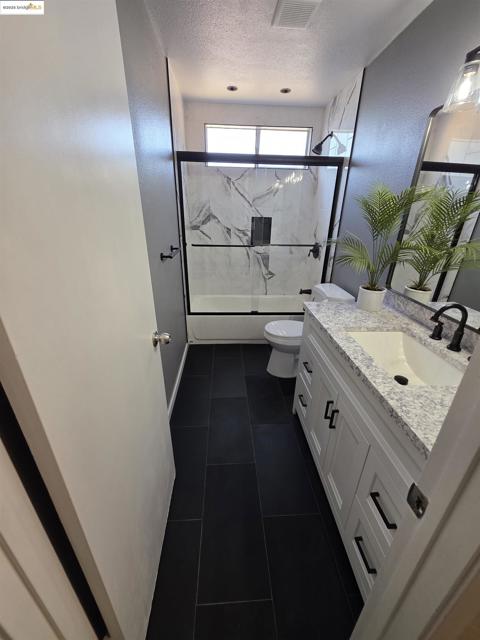136 Evergreen Way, Vallejo CA: https://media.crmls.org/mediaz/36358819-4e1b-4c34-a56b-ec323ba03aaa.jpg