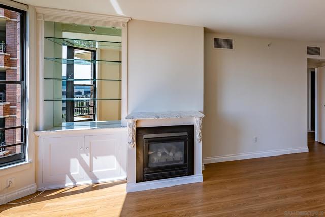 500 W Harbor Dr, San Diego CA: https://media.crmls.org/mediaz/36358825-2d43-4866-bc34-0f8fa1653634.jpg