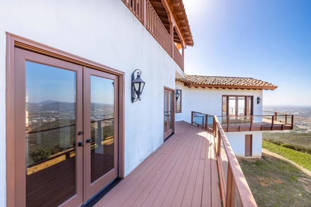 859 Cocos Dr, San Marcos CA: https://media.crmls.org/mediaz/3635d25c-ab0e-4baa-ba5e-74523850e9be.jpg