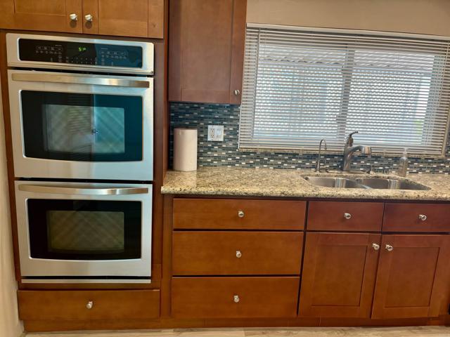 5420 Kipling Lane, Carlsbad CA: https://media.crmls.org/mediaz/36360a58-839c-496b-b9bb-0de8a0dd3ca6.jpg