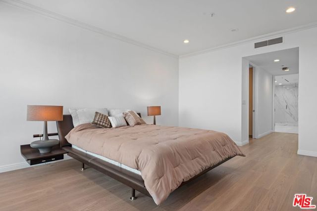 10490 Wilshire Boulevard, Los Angeles CA: https://media.crmls.org/mediaz/363652dc-370c-4e2b-93b6-c8b581d05035.jpg