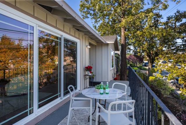 40 Alameda De Las Pulgas, Redwood City CA: https://media.crmls.org/mediaz/36368187-5431-4e31-8cec-90f0323a391b.jpg