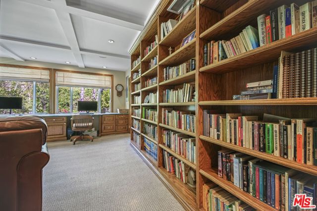 2660 Carman Crest Drive, Los Angeles CA: https://media.crmls.org/mediaz/3636d789-1401-452a-b4d6-b49ce11de2cc.jpg