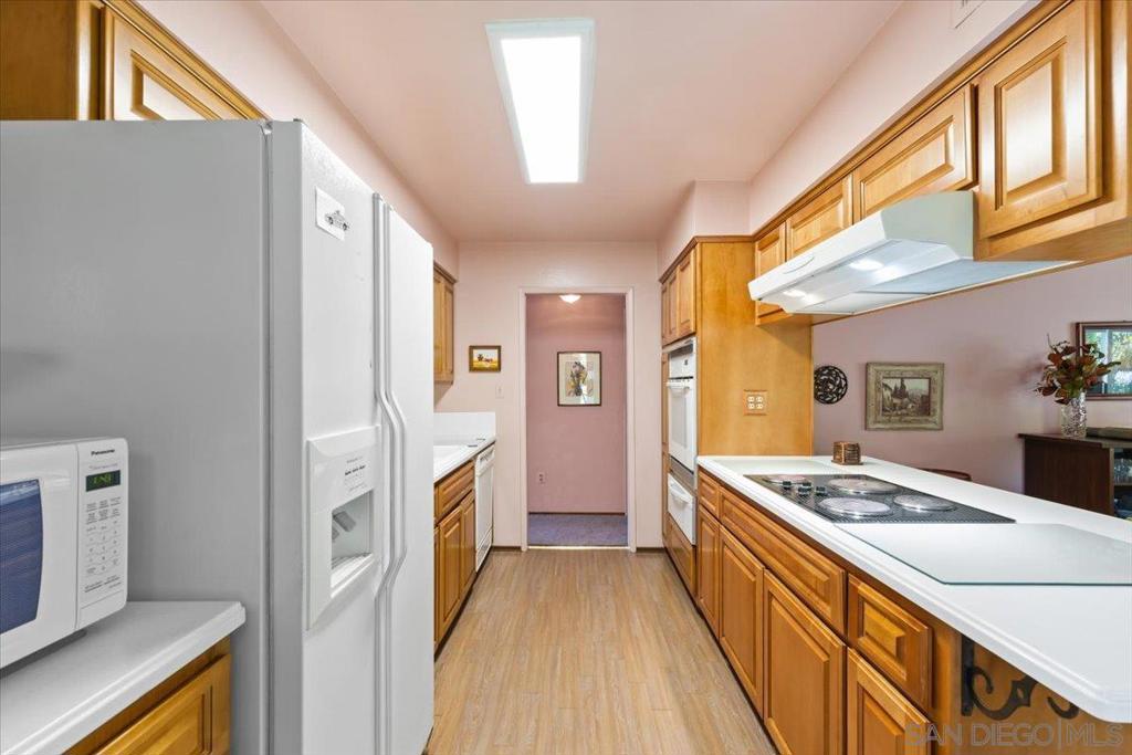 https://media.crmls.org/mediaz/363708aa-8229-4e18-80f0-23d31d2c304e.jpg?preset=X-Large