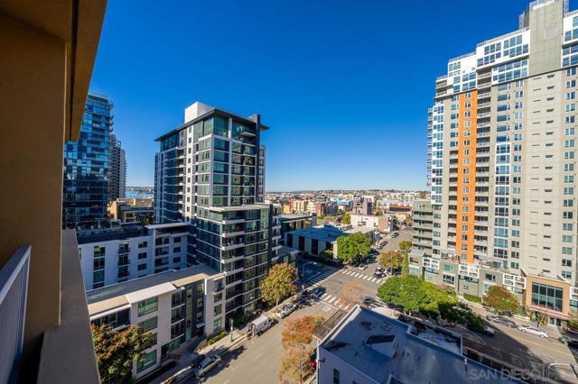 350 W Ash St, San Diego CA: https://media.crmls.org/mediaz/36372296-566c-46e4-b158-5640ee74dbea.jpg