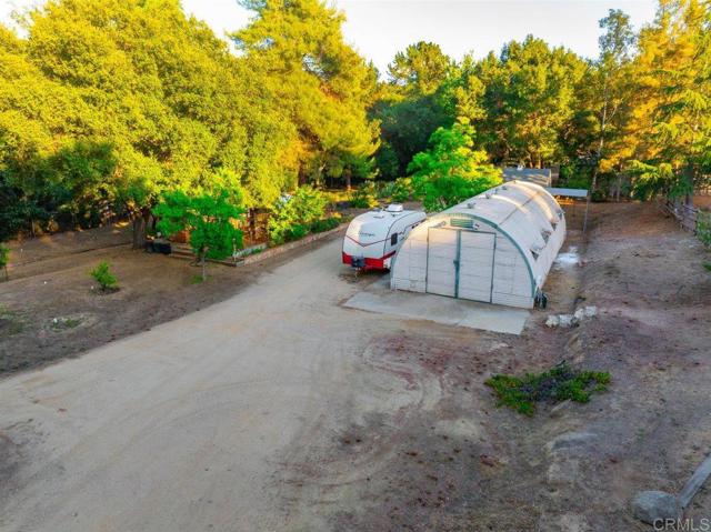 16635 Highland Valley Rd, Ramona CA: https://media.crmls.org/mediaz/363737a3-8957-4427-9191-f294161e98d8.jpg