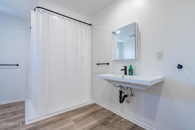 3242 Hereford Court, Simi Valley CA: https://media.crmls.org/mediaz/36374d0a-e25e-4efe-8044-1ab3387b687c.jpg