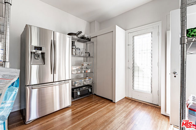 165 N Las Palmas Avenue, Los Angeles CA: https://media.crmls.org/mediaz/36378744-8513-4cc1-99cc-1ba9626df73d.jpg