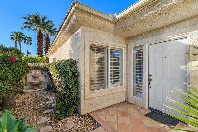 2 Vistara Drive, Rancho Mirage CA: https://media.crmls.org/mediaz/36378819-3b63-4070-8bd8-ebfdf4d2fc52.jpg