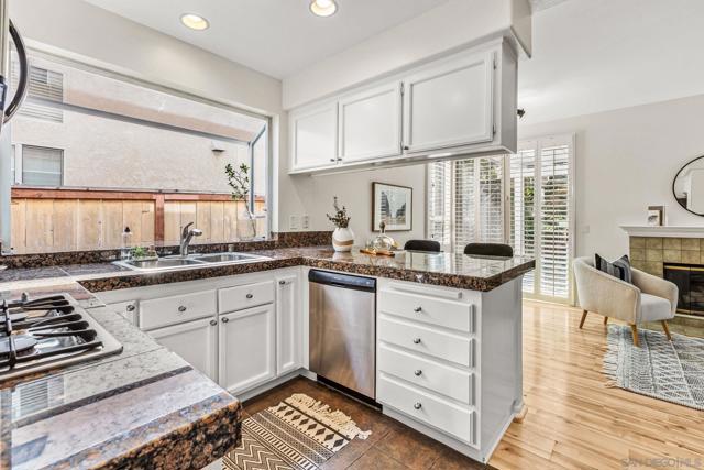 12177 Via Milano, San Diego CA: https://media.crmls.org/mediaz/36381f31-be23-4790-b994-370dba85f182.jpg