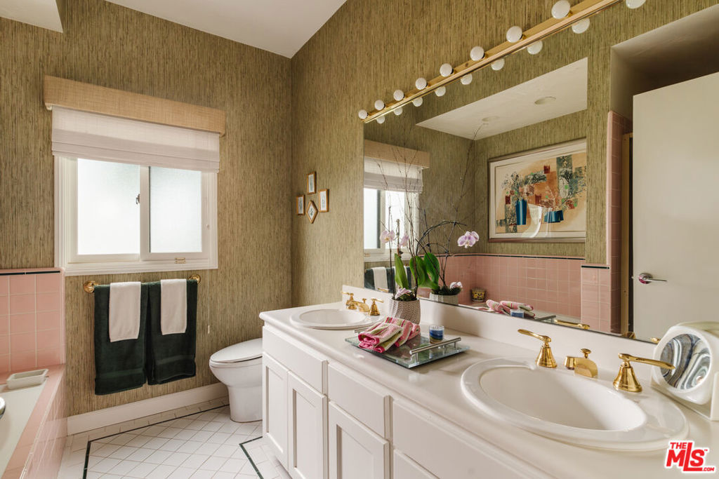 https://media.crmls.org/mediaz/363863d9-6342-477a-aeb1-29ac8dc63ac9.jpg?preset=X-Large