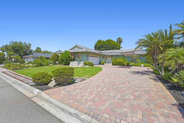 1051 La Reina Drive, San Marcos CA: https://media.crmls.org/mediaz/36387263-8f16-43e4-b04a-cf6007511940.jpg
