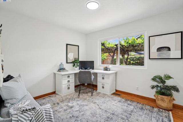 643 Contada Cir, Danville CA: https://media.crmls.org/mediaz/36388770-c540-4a1f-9847-22508b37c421.jpg