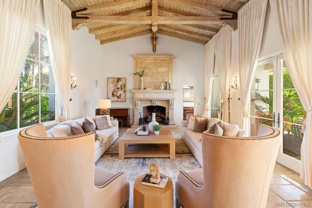 6692 La Jolla Scenic Dr S, La Jolla CA: https://media.crmls.org/mediaz/363961f6-82eb-4f6d-bdf5-f61da0e32174.jpg