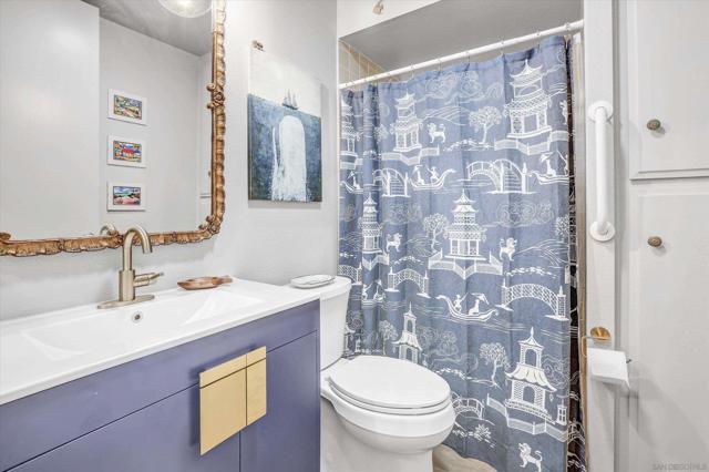 6455 La Jolla Blvd, La Jolla CA: https://media.crmls.org/mediaz/36396909-1bee-4b86-af9e-acba11473f0e.jpg
