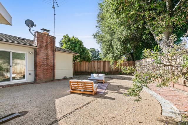 990 Rose Avenue, Mountain View CA: https://media.crmls.org/mediaz/36398553-8461-4508-9502-4717e7b48781.jpg