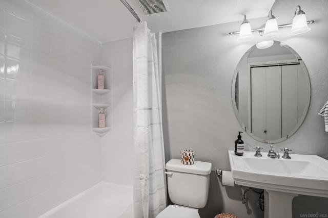 1623 Glorietta Blvd, Coronado CA: https://media.crmls.org/mediaz/363a1710-f09d-486a-a709-e5ffefe051db.jpg