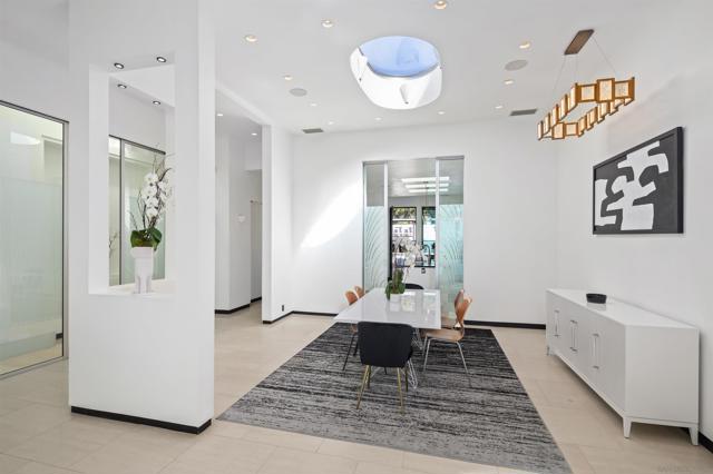 3515 Union St, San Diego CA: https://media.crmls.org/mediaz/363a72eb-46ba-4bf2-9945-1281fa13c94a.jpg