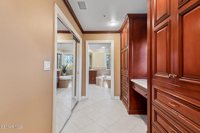 5320 Long Shadow Court, Westlake Village CA: https://media.crmls.org/mediaz/363ad3cb-dad1-4504-9fd1-066f82862870.jpg