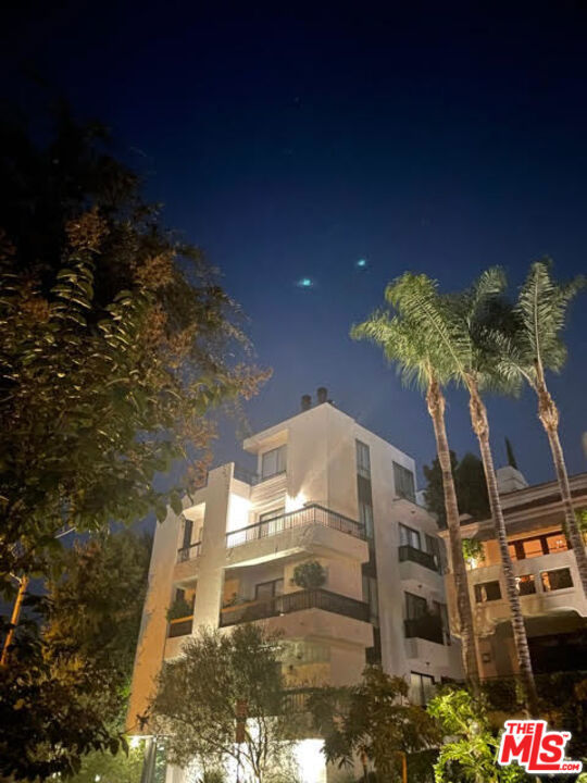 9033 VISTA GRANDE Street, West Hollywood, CA 90069