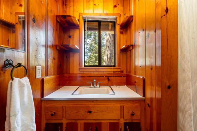 54820 Fern Drive, Idyllwild CA: https://media.crmls.org/mediaz/363b88c8-7799-4ac7-8728-941abbb15278.jpg